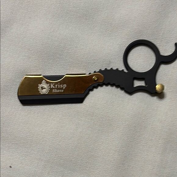 Krisp Shave Gold and Black Straight Razor with 5 Blades - Picture 4 of 4